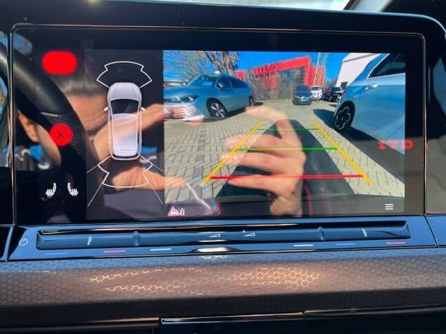 Volkswagen Golf VIII 2.0 TSI DSG GTI Clubsport Navi Pano Ka foto 16