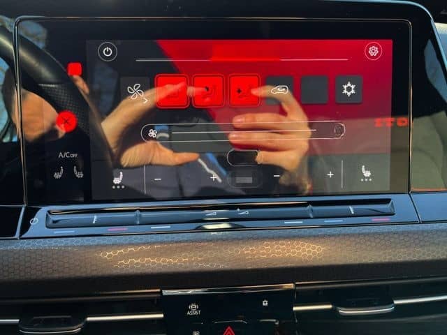 Volkswagen Golf VIII 2.0 TSI DSG GTI Clubsport Navi Pano Ka foto 10