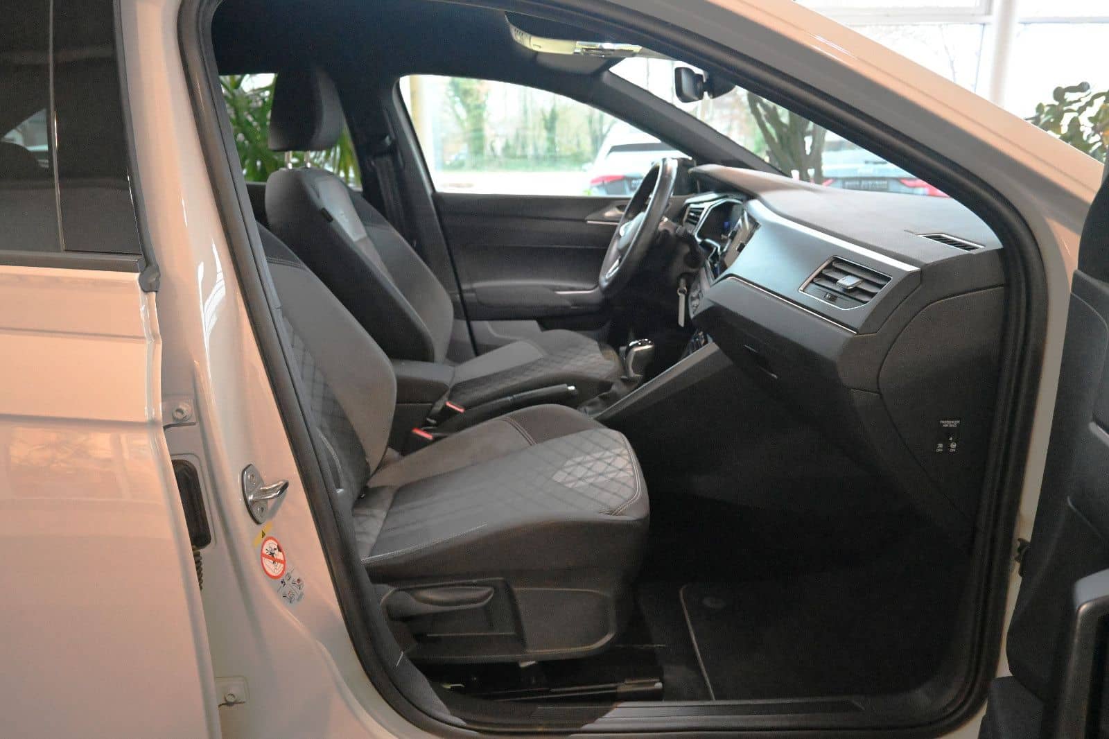 Volkswagen Taigo 1.0 TSI R-Line Black LED Navi Cam ACC 18" foto 20