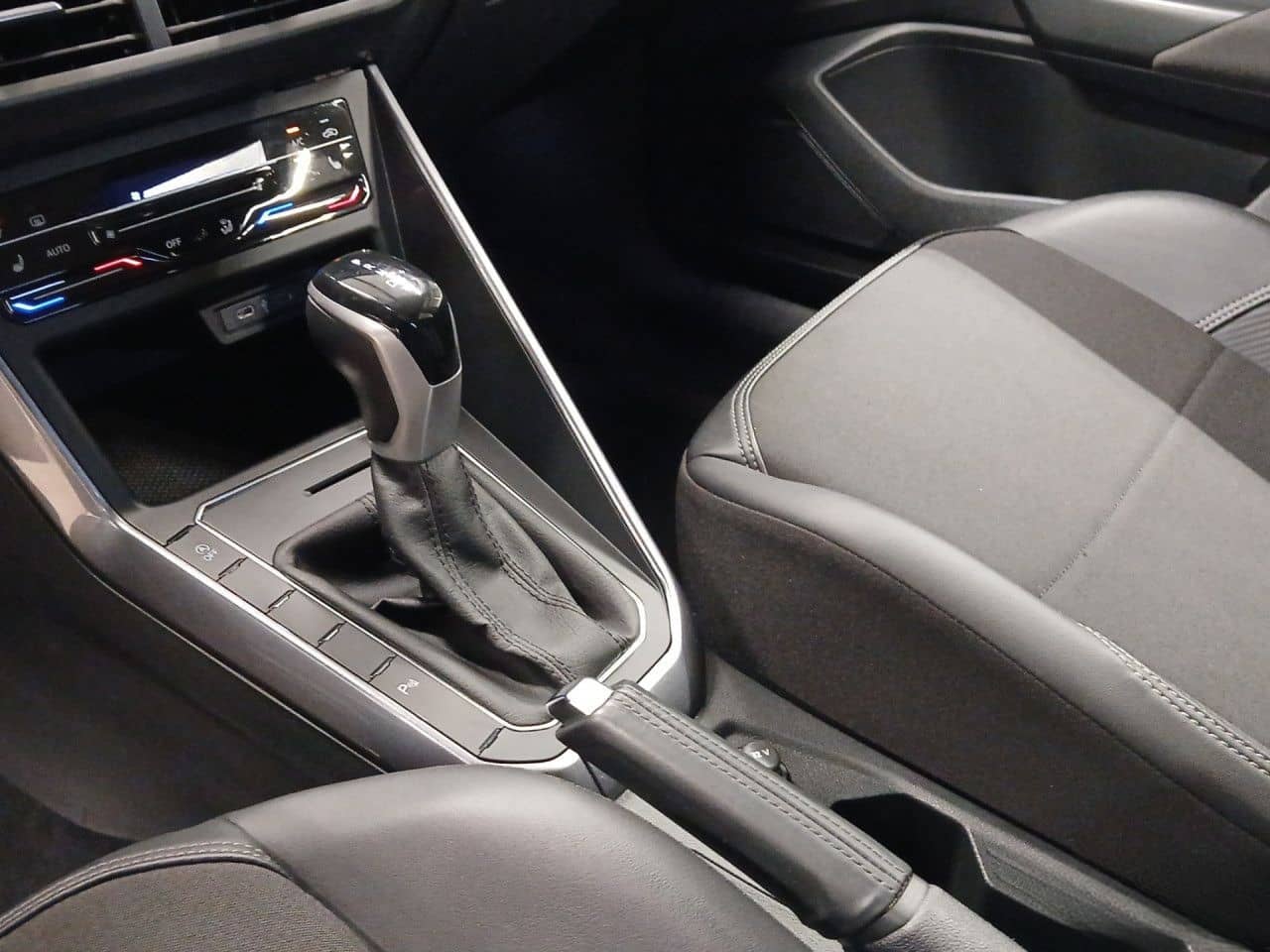 Volkswagen Taigo Style 1.0TSI DSG IQ.Light NAV SHZ RearView foto 19