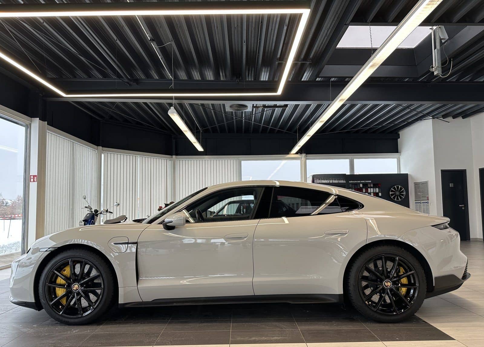 Porsche Taycan Turbo S/KREIDE/CARBON/CERAMIC/ foto 2