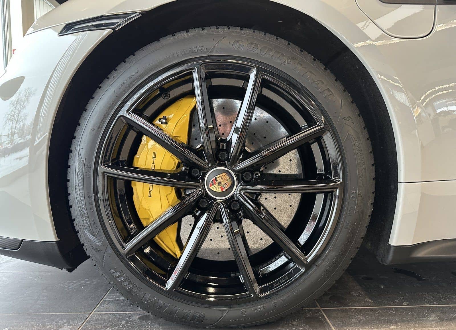 Porsche Taycan Turbo S/KREIDE/CARBON/CERAMIC/ foto 12