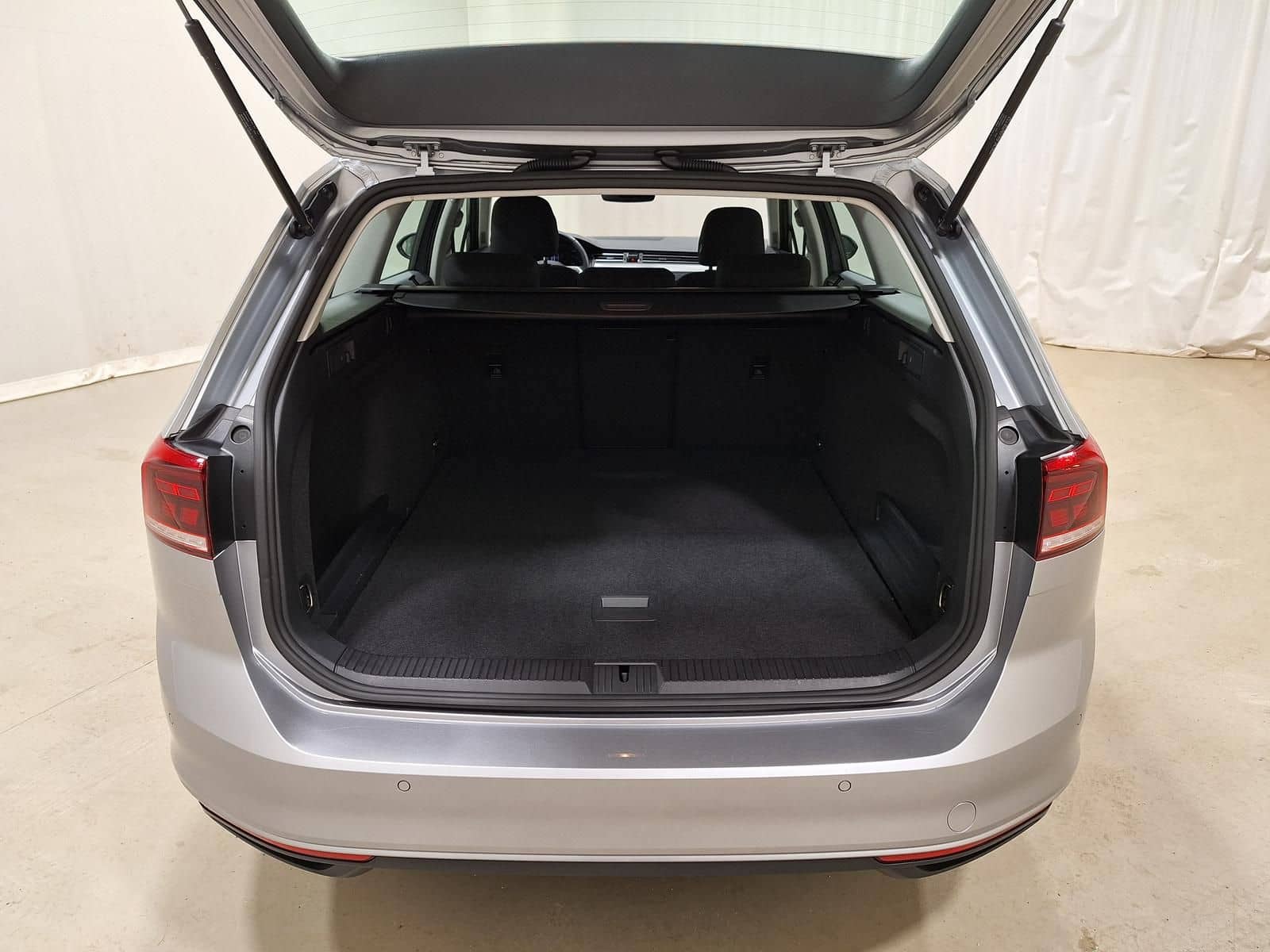 Volkswagen Passat Variant 1.5 TSI Conceptline LED|Navi|RFK foto 13