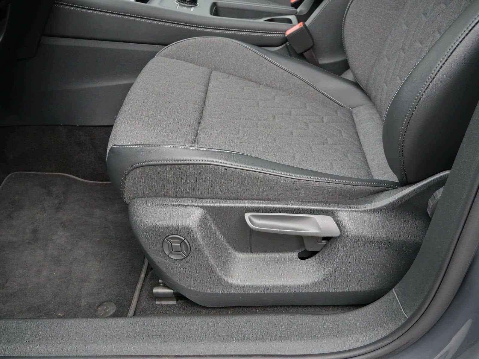 Volkswagen Tayron Life 1.5 eTSI AHK*LED*H&K*HuD*RFK*Digital foto 24