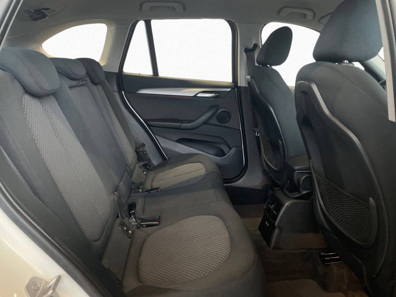 BMW X1 sDrive18i Advantage AHK,LED,ParkAss,Navi,SHZ foto 10