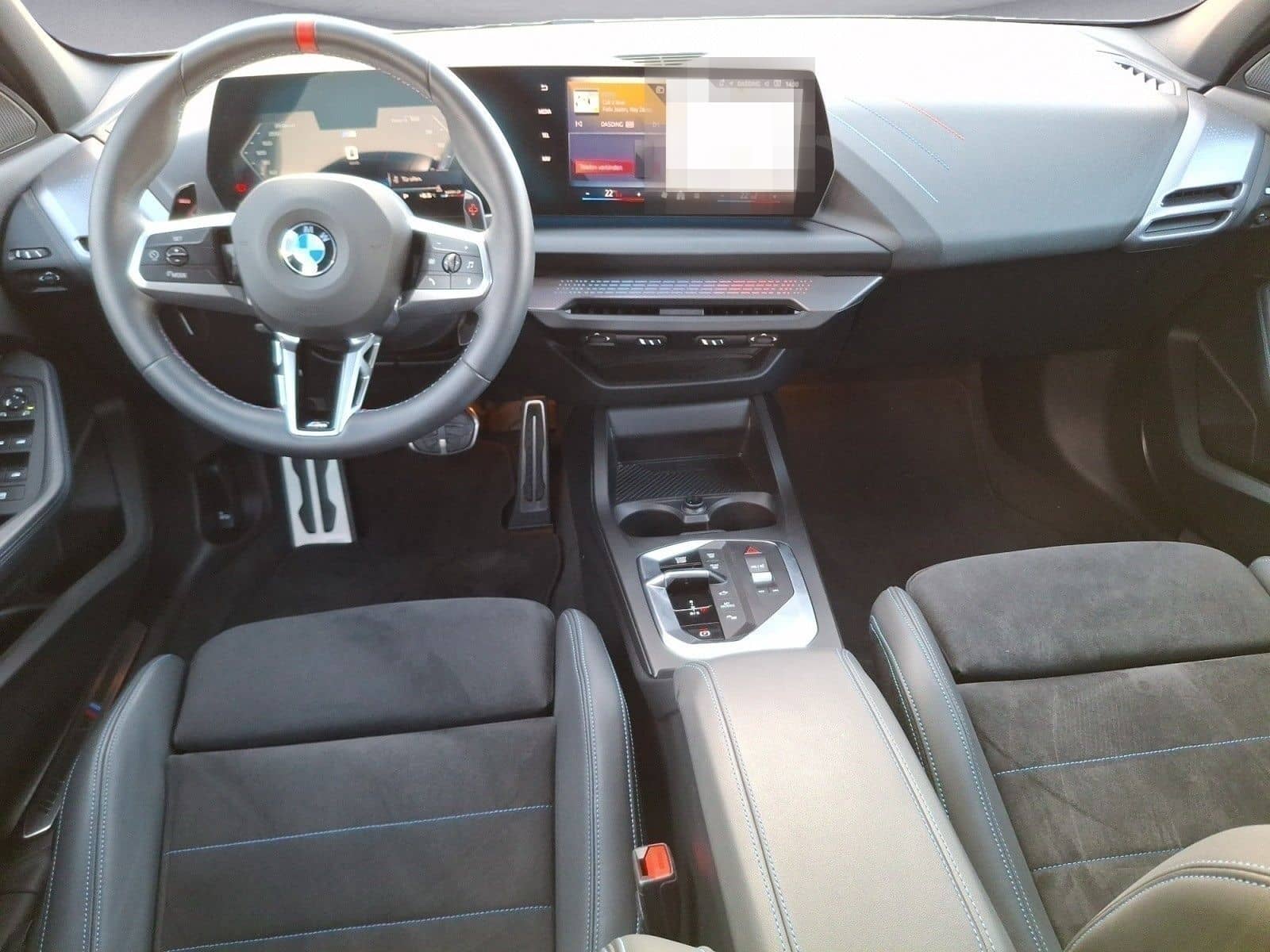 BMW M135 xDrive Klimaaut. Adaptives Fahrwerk foto 11