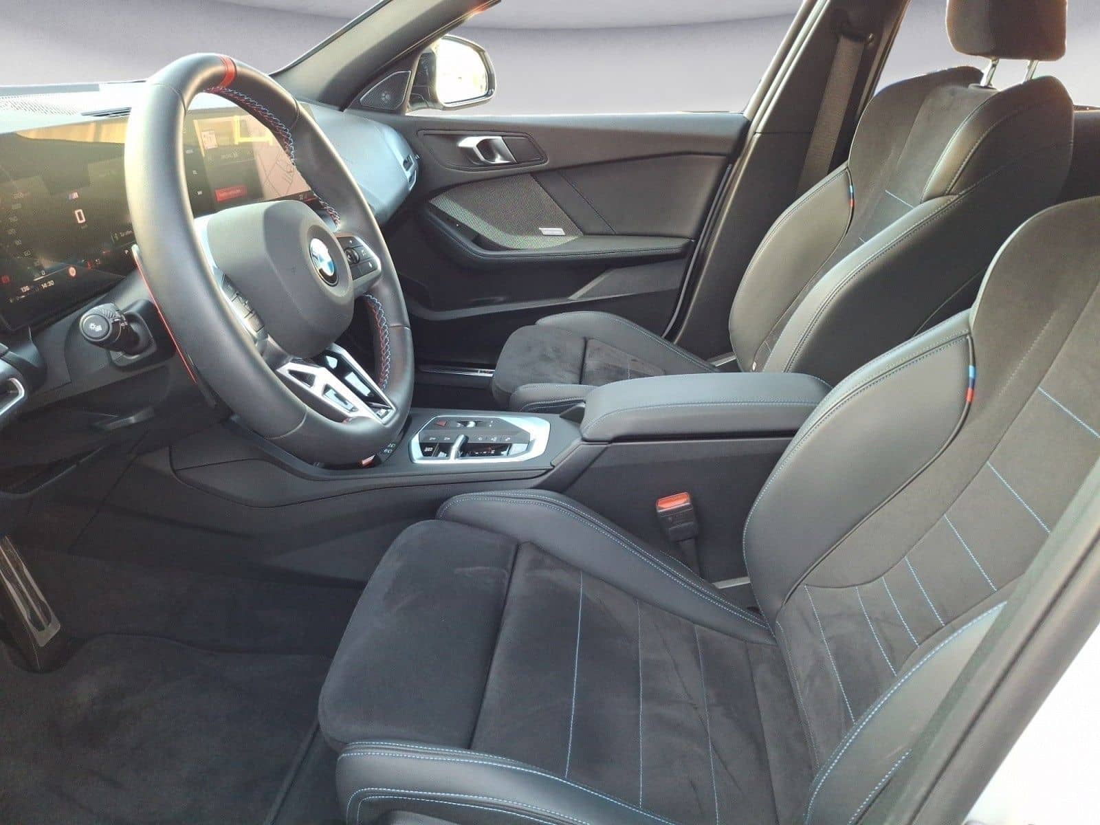 BMW M135 xDrive Klimaaut. Adaptives Fahrwerk foto 8