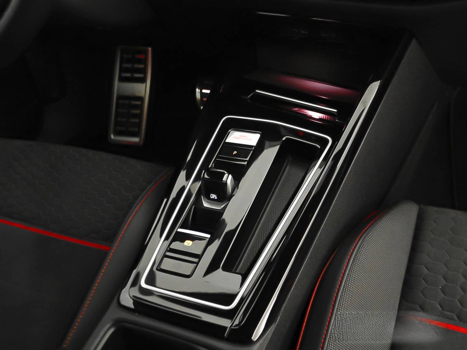 Volkswagen Golf VIII GTI Clubsport 2.0 TSI LED+ Navi ParkPi foto 22