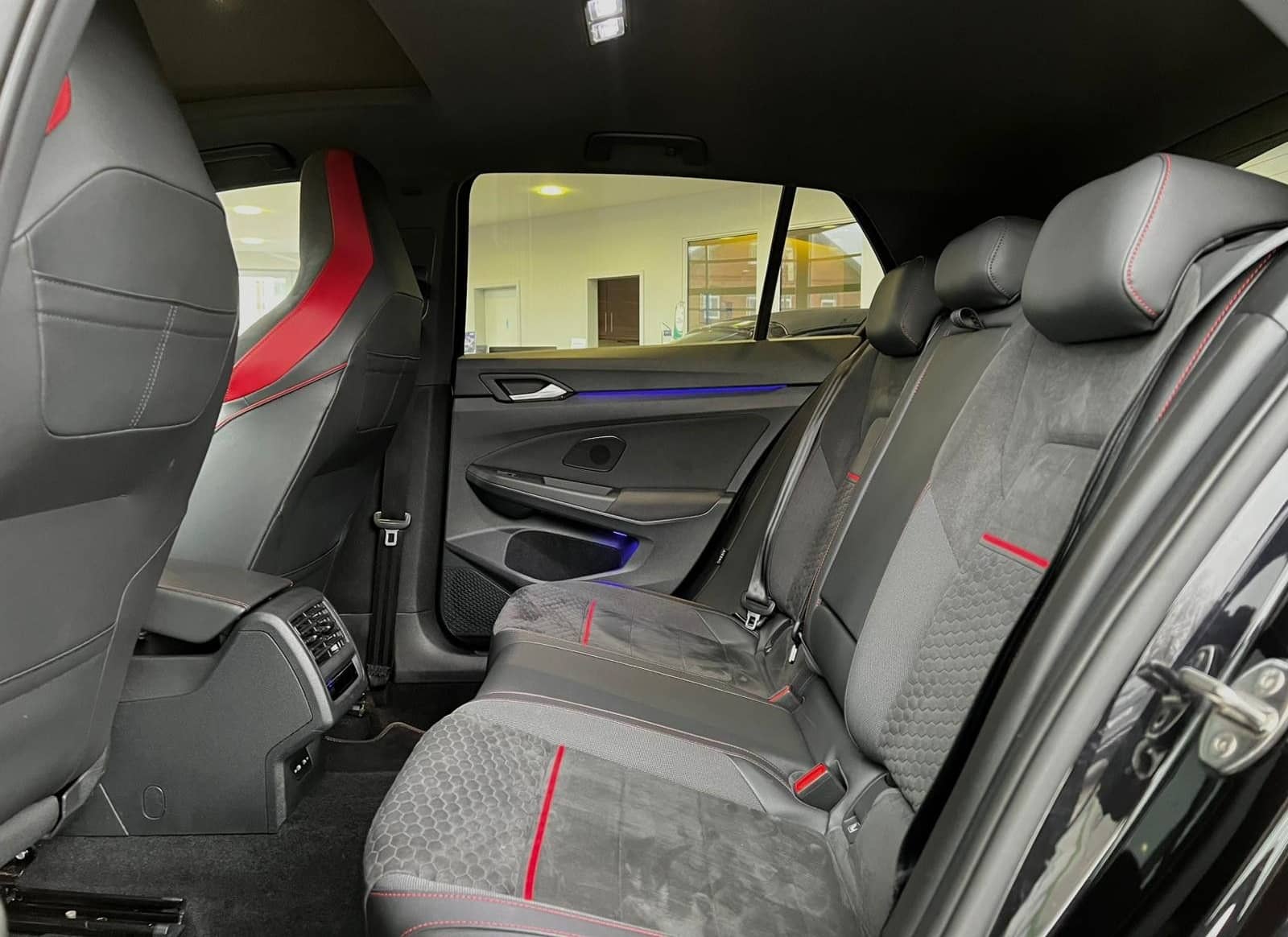 Volkswagen Golf VIII GTI Clubsport 45 2.0 TSI"Matrix/H&K" foto 19