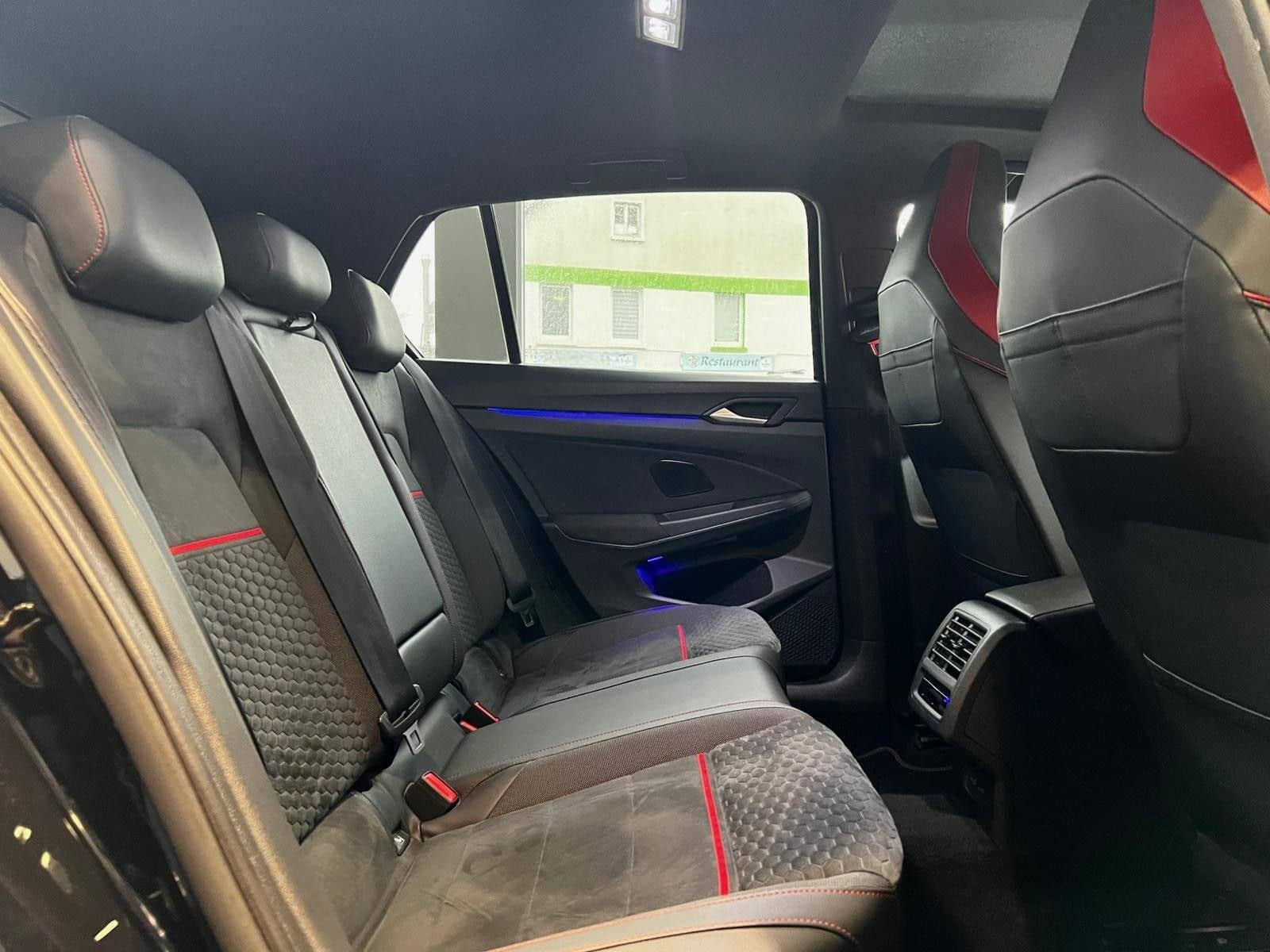 Volkswagen Golf VIII GTI Clubsport 45 2.0 TSI"Matrix/H&K" foto 22