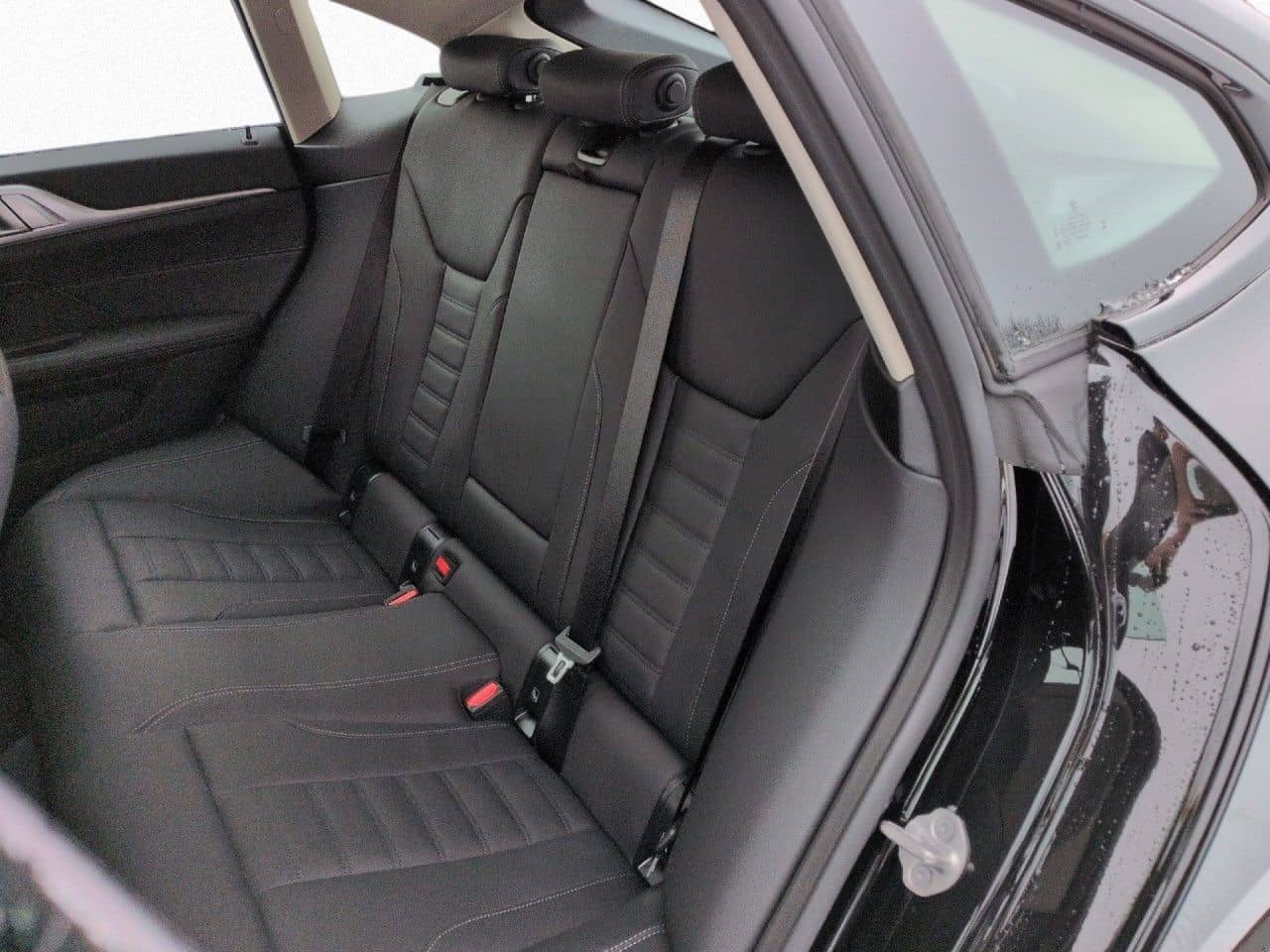 BMW i4 eD 35 Gran Coupe LiveCock+ Glasdach Sitzh Kam foto 13