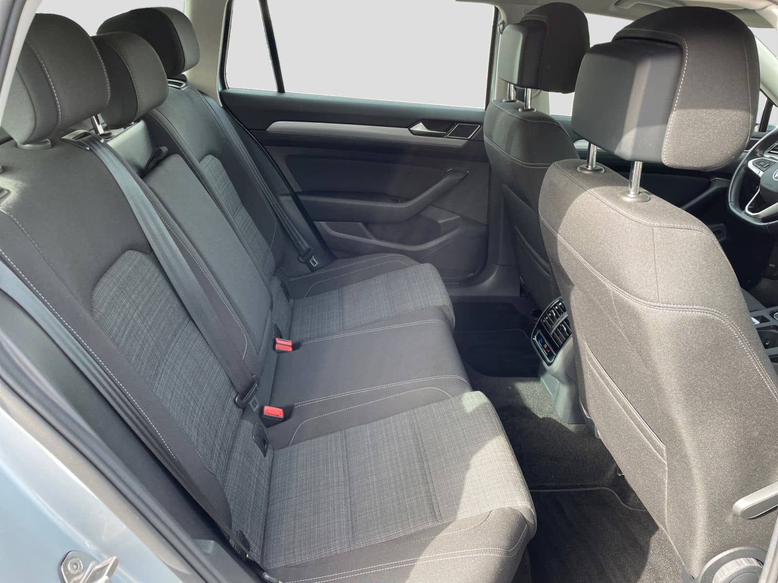 Volkswagen Passat Variant 2.0 TDI DSG Business LED Standzhg foto 10