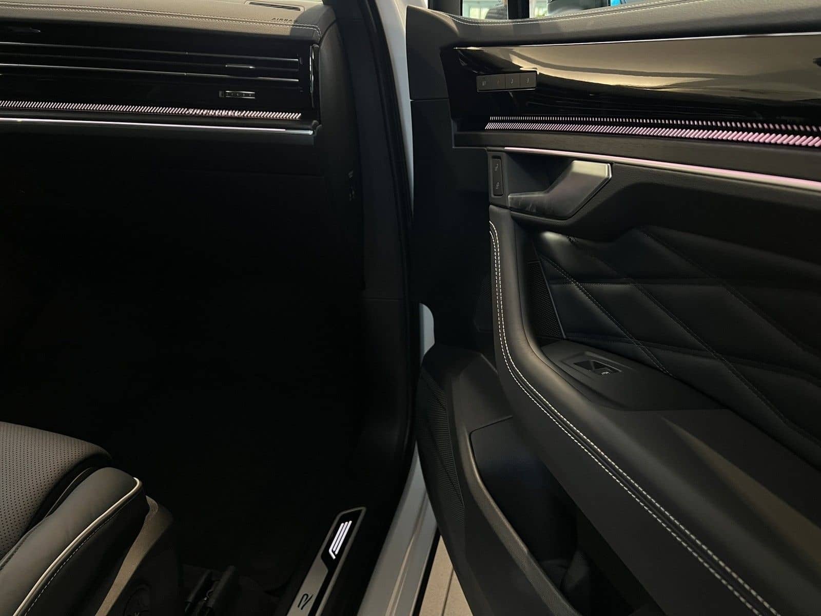 Volkswagen Touareg V6 3.0 TDI 210 kW 4Motion R-Line foto 17