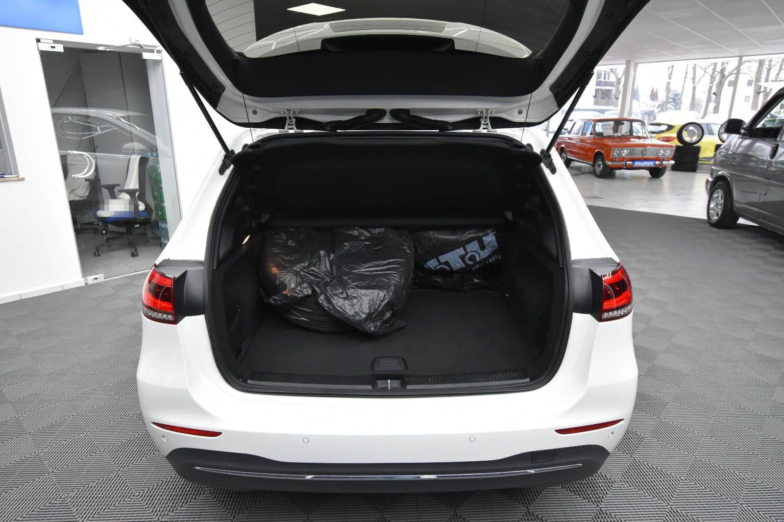 Mercedes-Benz B 200 NAVI SHZ RFK LED TEMP 72t km foto 16