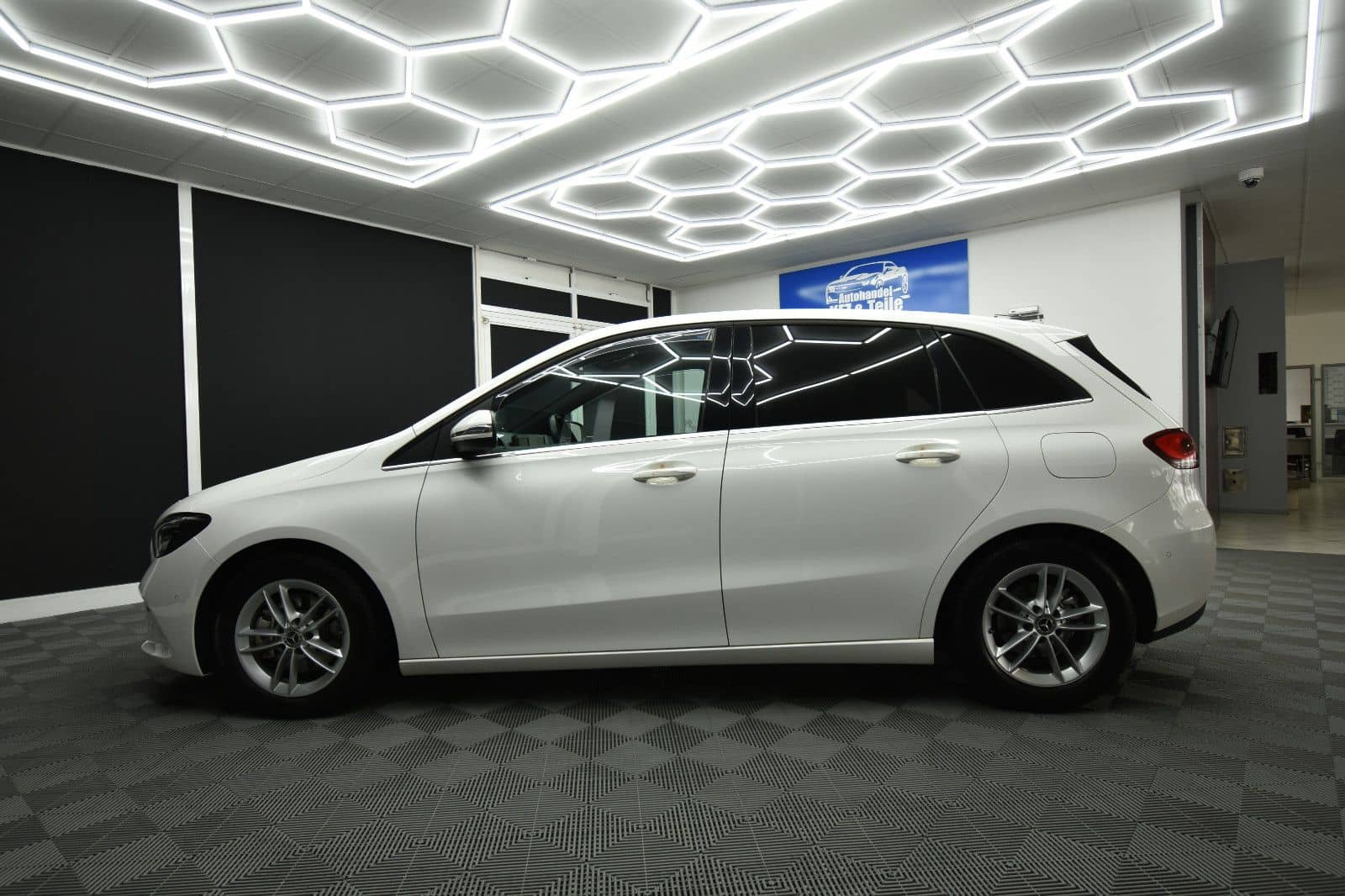 Mercedes-Benz B 200 NAVI SHZ RFK LED TEMP 72t km foto 4