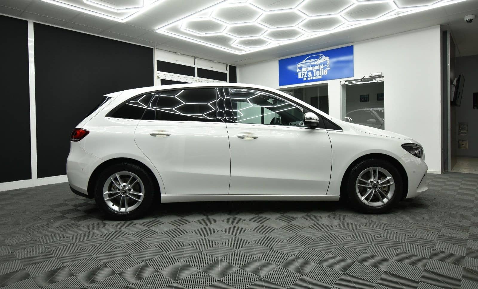 Mercedes-Benz B 200 NAVI SHZ RFK LED TEMP 72t km foto 5