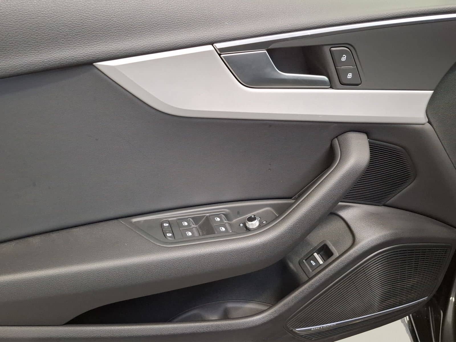 Audi A4 Avant Advanced 40 TDI 150(204) kW(PS) S troni foto 13