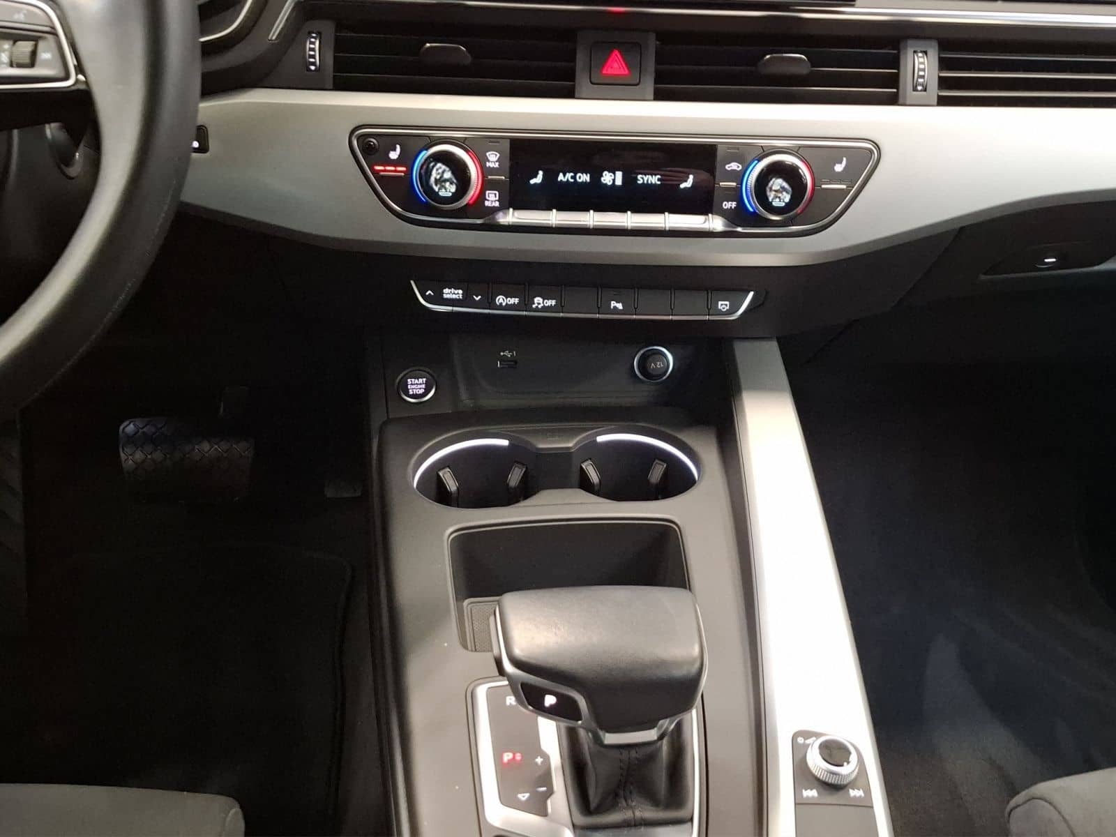 Audi A4 Avant Advanced 40 TDI 150(204) kW(PS) S troni foto 16