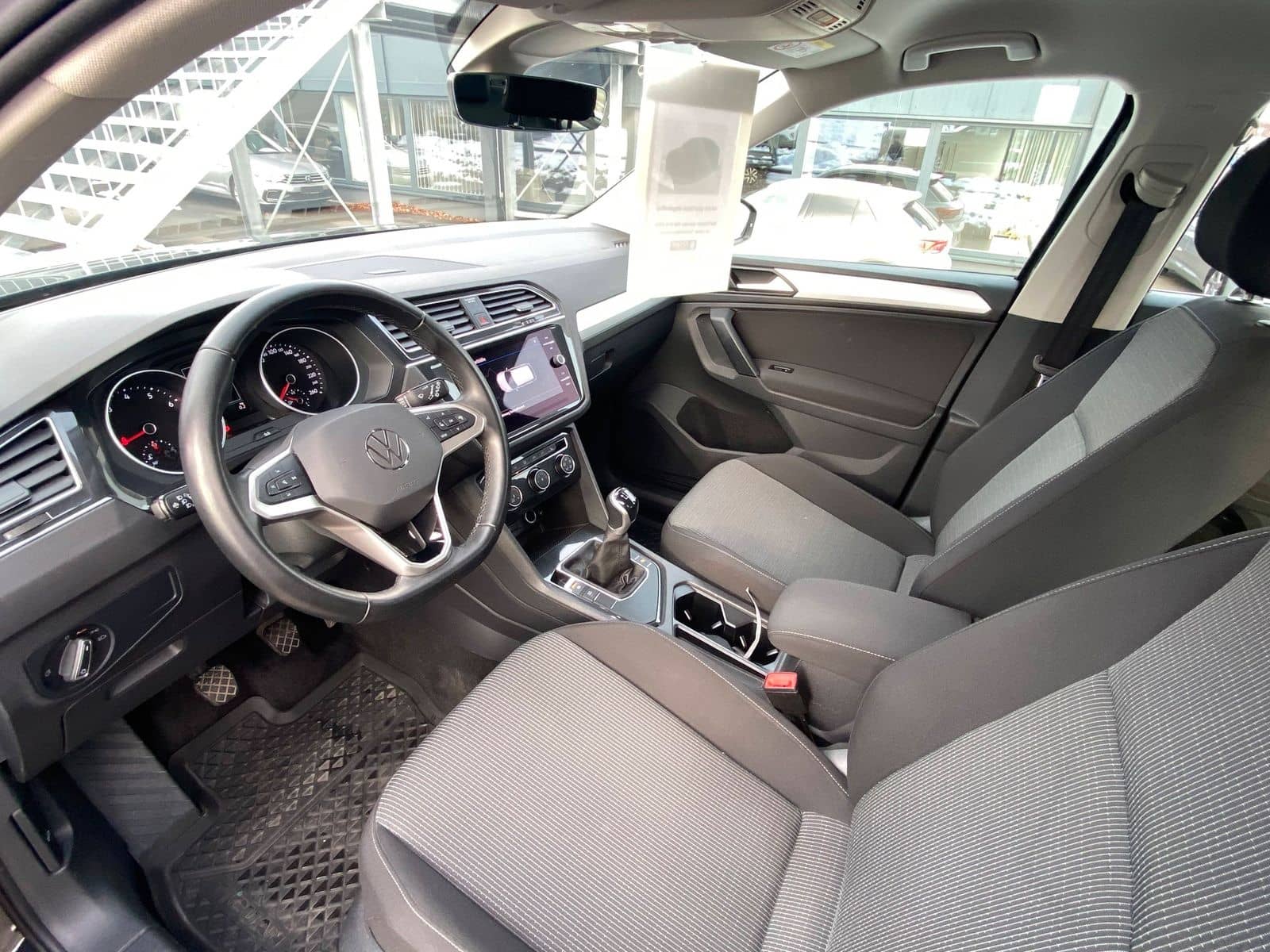 Volkswagen Tiguan 1.5 TSI AHK NAVI PDC LED SHZ KLIMA 17" foto 11