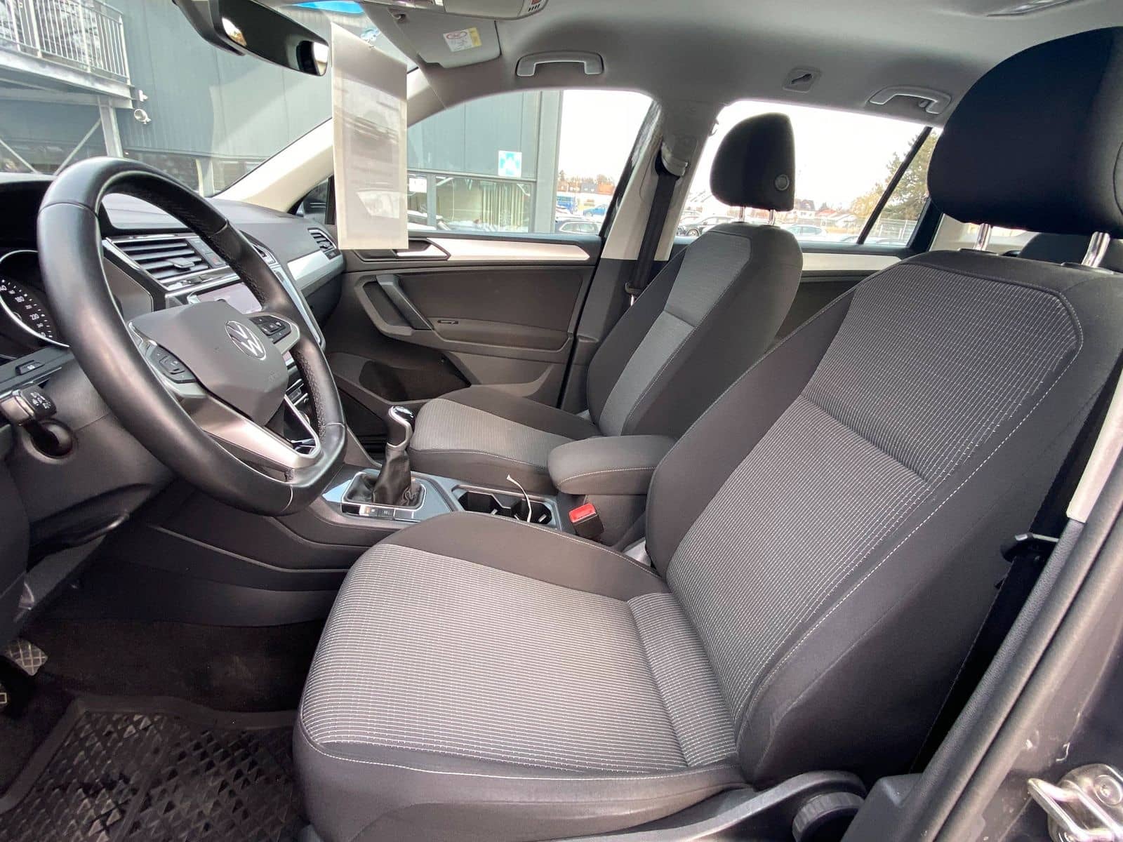 Volkswagen Tiguan 1.5 TSI AHK NAVI PDC LED SHZ KLIMA 17" foto 12