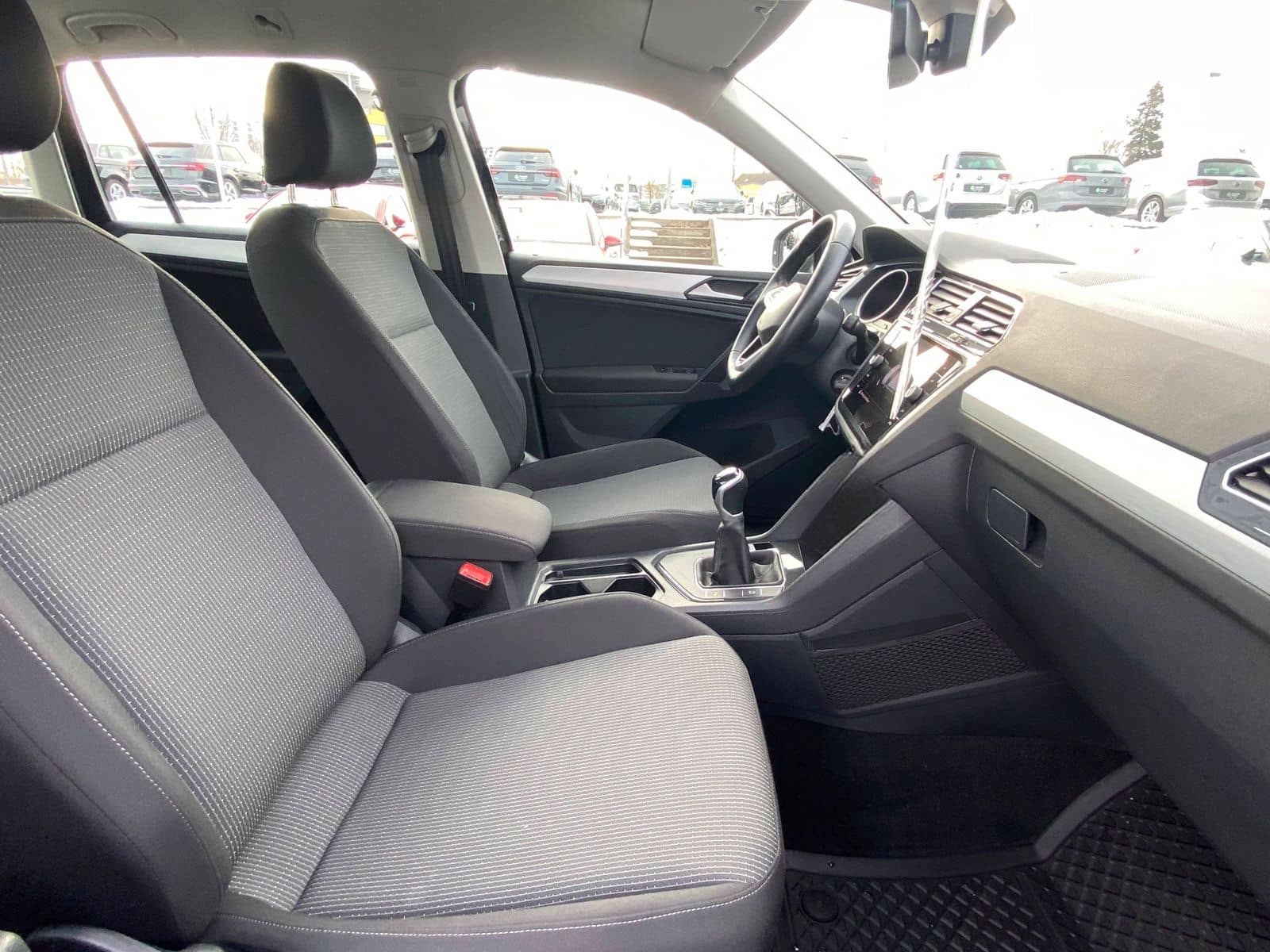 Volkswagen Tiguan 1.5 TSI AHK NAVI PDC LED SHZ KLIMA 17" foto 13