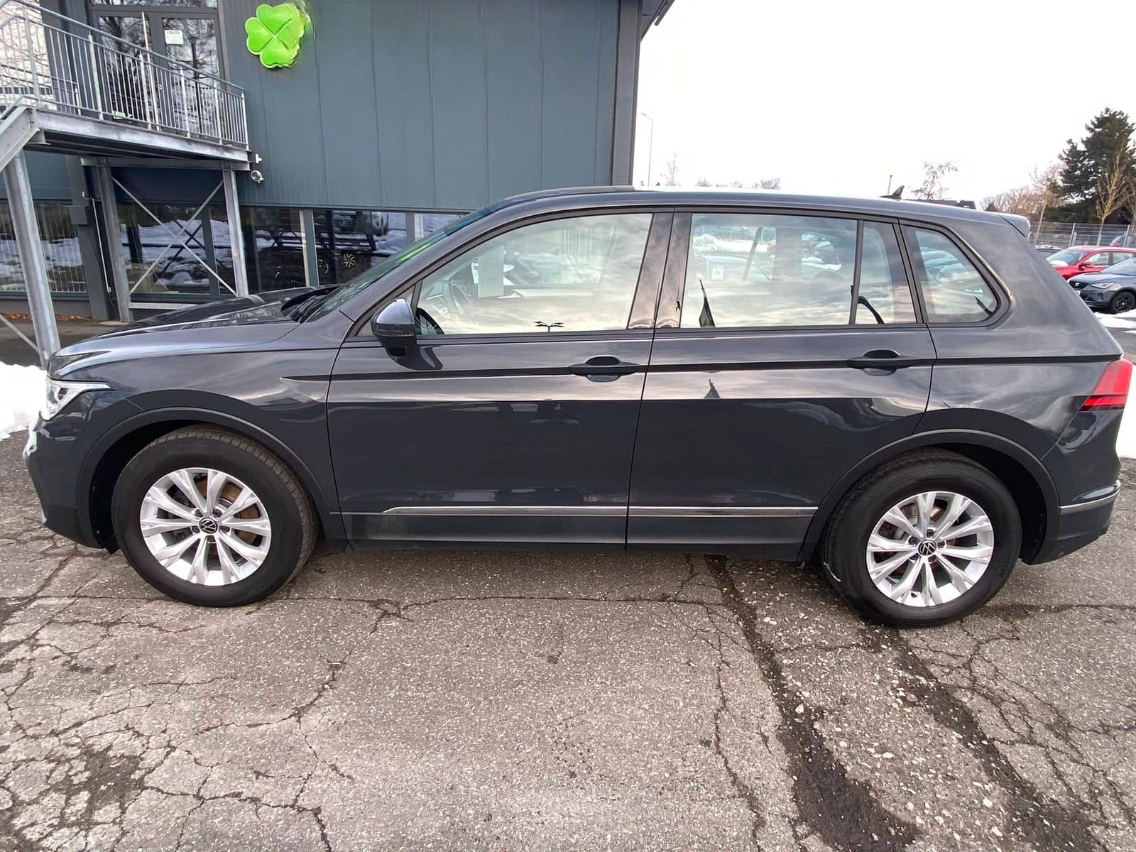 Volkswagen Tiguan 1.5 TSI AHK NAVI PDC LED SHZ KLIMA 17" foto 4
