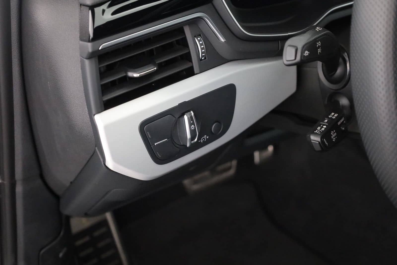 Audi A4 Avant 40 TDI S-Line quattro Aut. LED ACC Navi foto 20