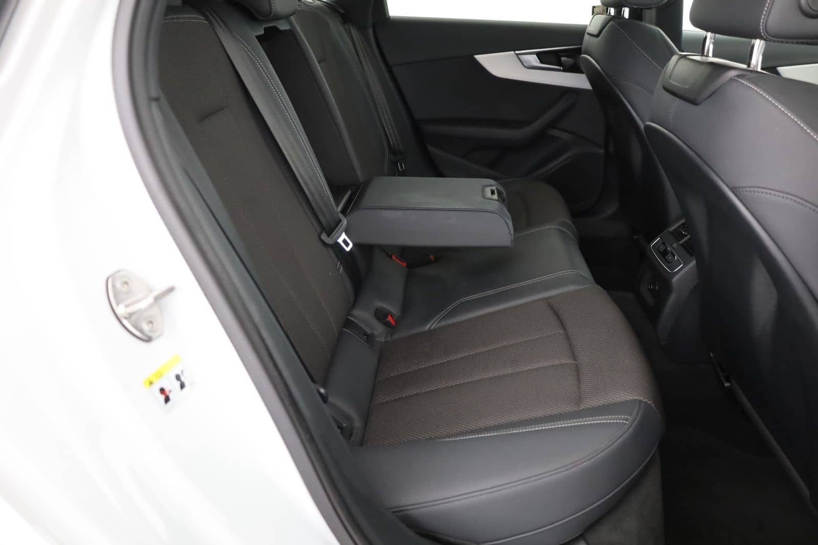 Audi A4 Avant 40 TDI S-Line quattro Aut. LED ACC Navi foto 24