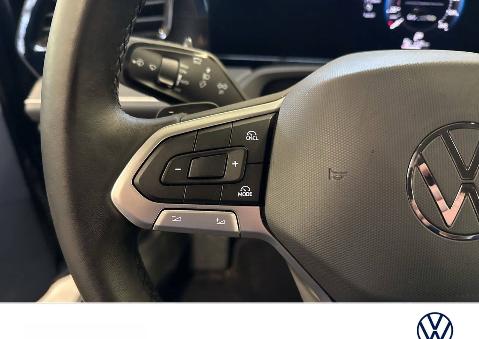 Volkswagen Passat Variant 1.5 HYBRID BUSINESS AHK CAM ACC foto 17