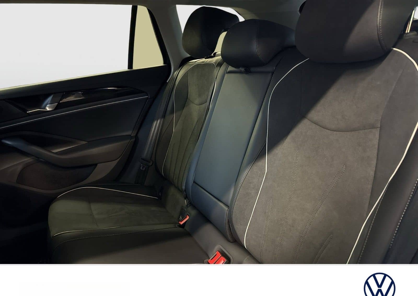 Volkswagen Passat Variant 1.5 HYBRID BUSINESS AHK CAM ACC foto 9