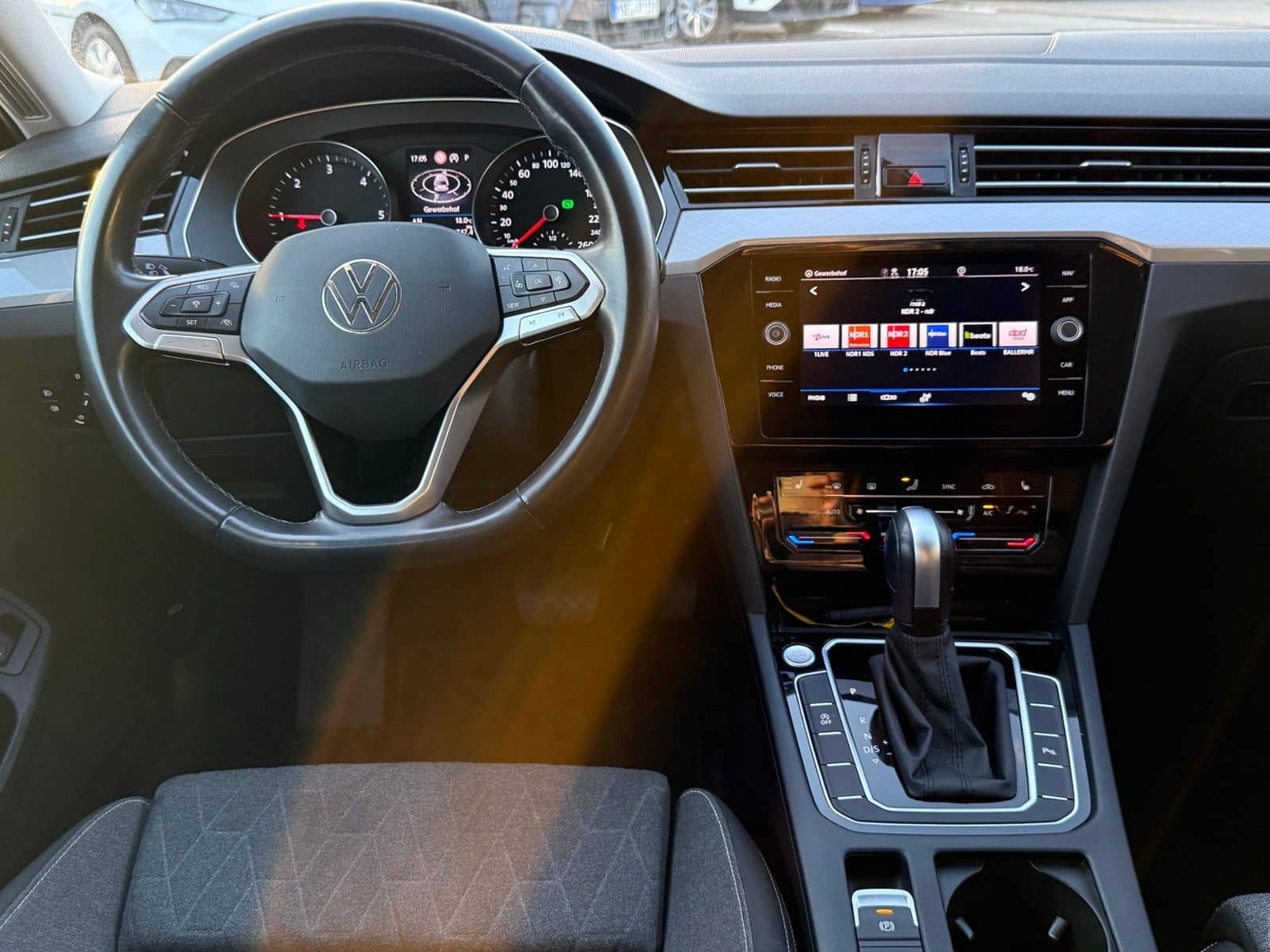 Volkswagen Passat Variant Business 2.0 TDI DSG LED NAVI AHK foto 12