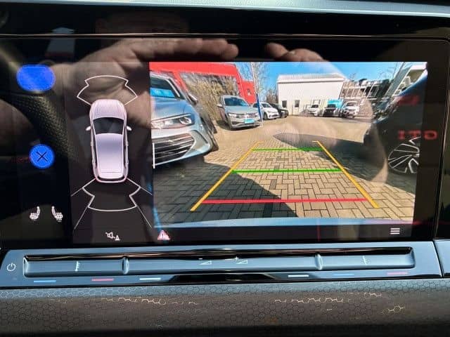 Volkswagen Golf VIII 2.0 TSI DSG GTI Clubsport Navi Pano Ka foto 16