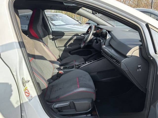 Volkswagen Golf VIII 2.0 TSI DSG GTI Clubsport Navi Pano Ka foto 7