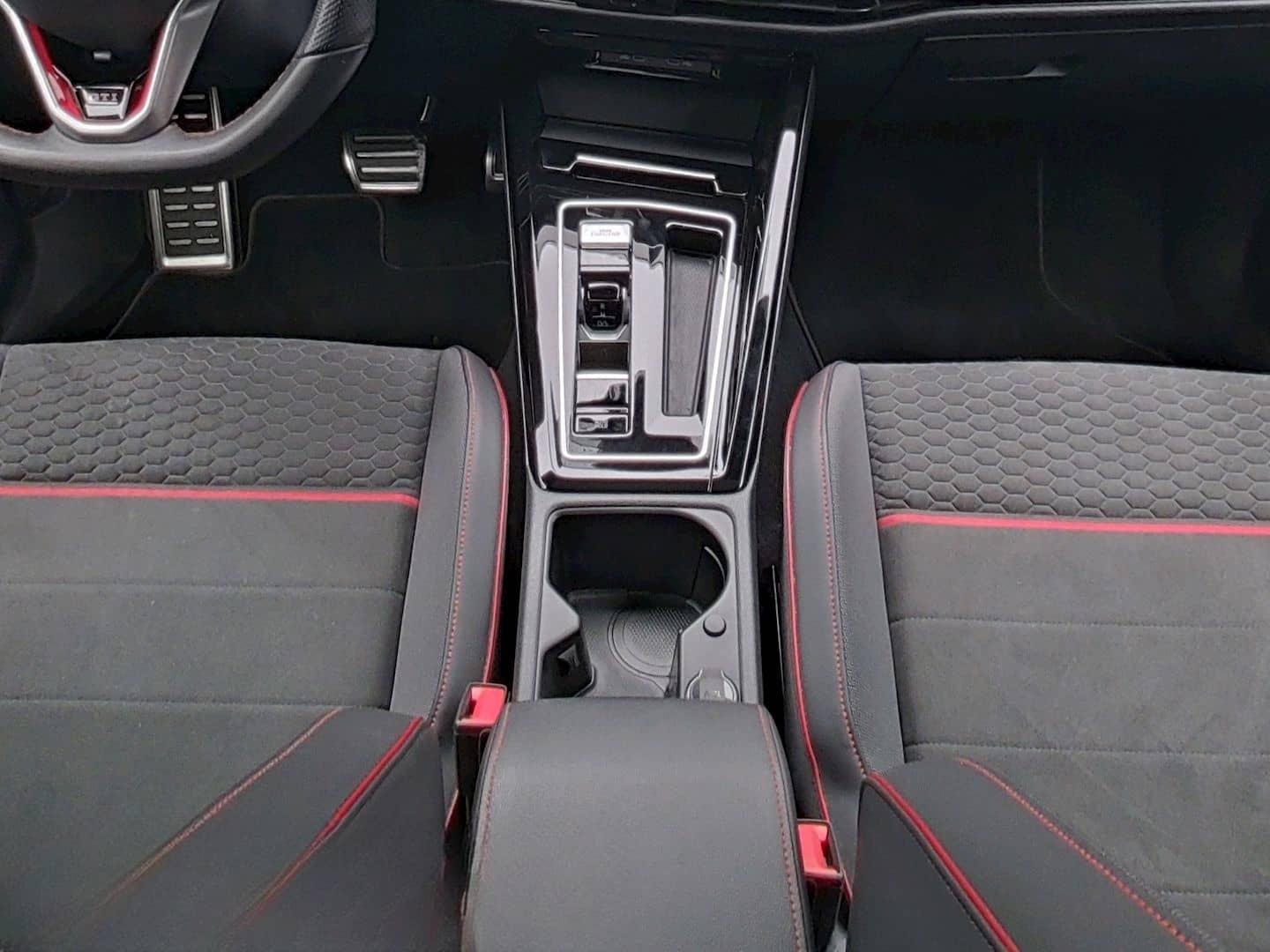 Volkswagen Golf GTI 8 2.0 TSI DSG Clubsport PANO IQ.LIGHT A foto 15