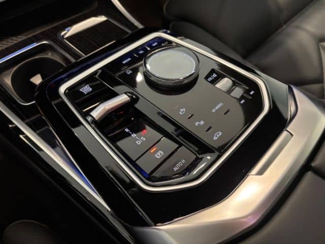 BMW 740 d xDrive M Sport PanoSky StHzg IconGl Aktivl foto 16