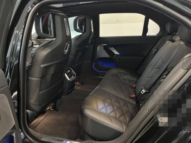 BMW 740 d xDrive M Sport PanoSky StHzg IconGl Aktivl foto 17