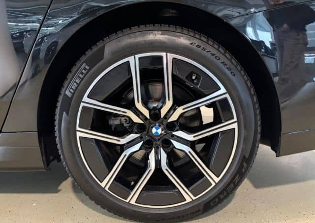 BMW 740 d xDrive M Sport PanoSky StHzg IconGl Aktivl foto 21