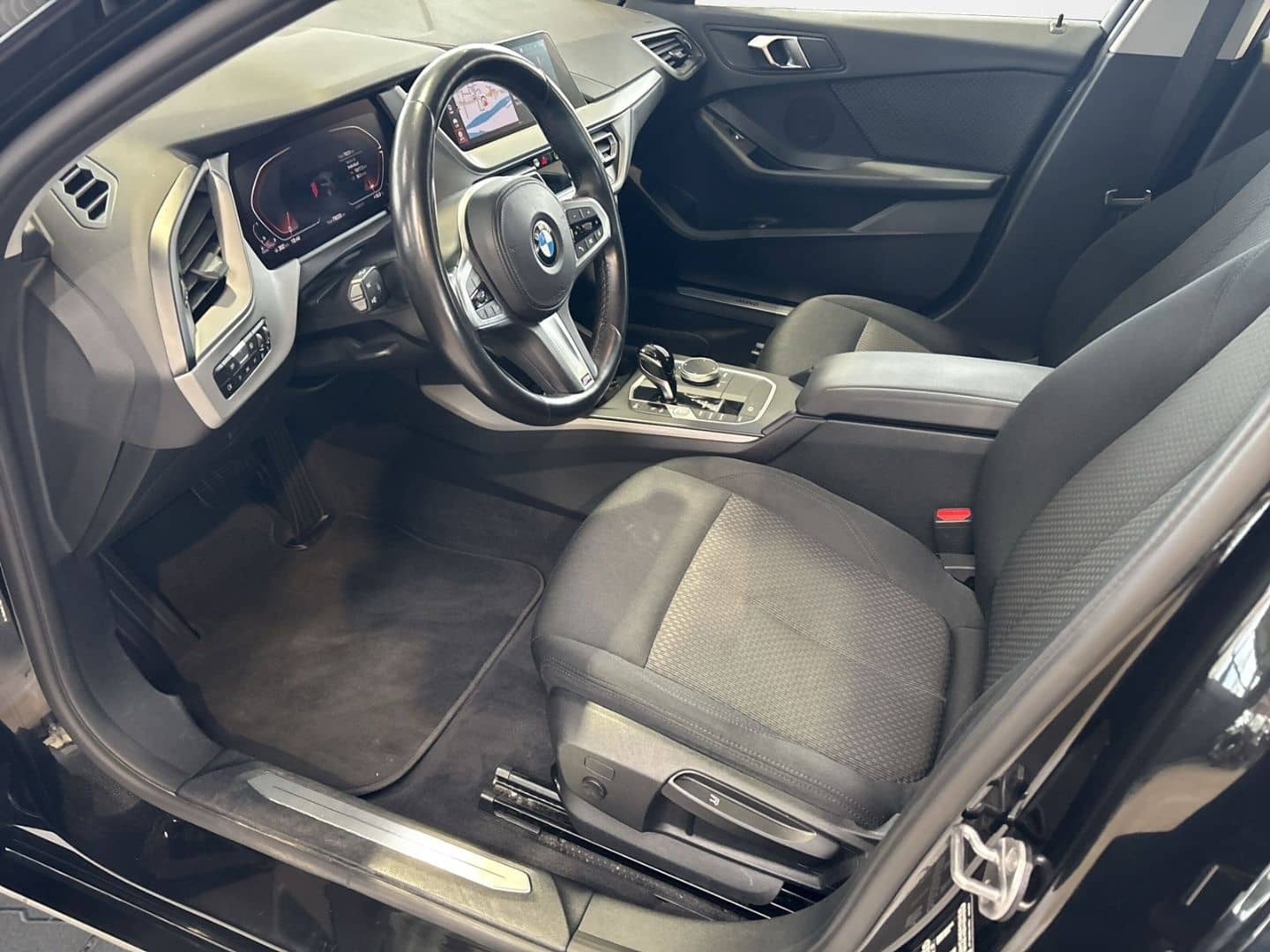 BMW 118 d Aut. M Lederlenkrad+AppleCarPlay+LED+DAB+ foto 14