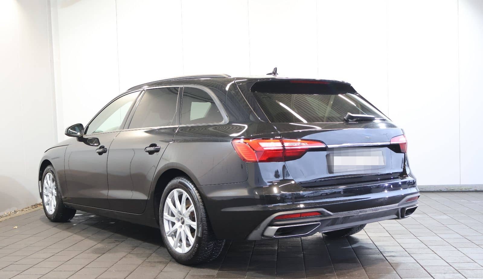 Audi A4 Avant 35 TFSI CARPLAY+FRONT+KEY+LED+17" foto 6