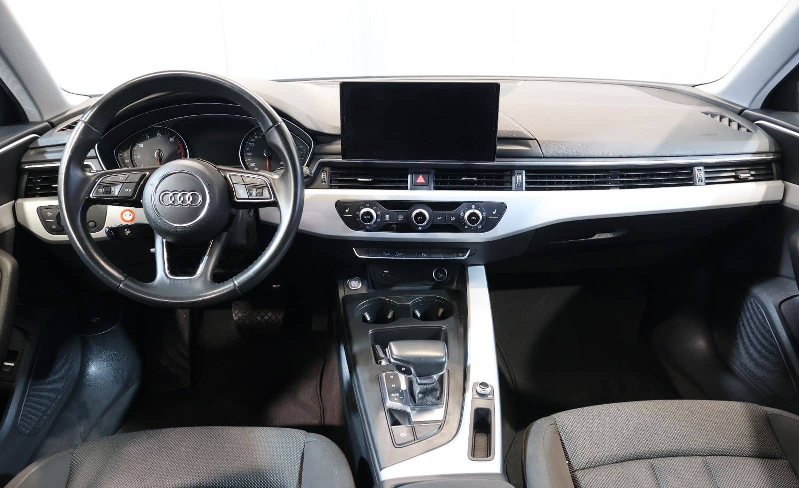 Audi A4 Avant 35 TFSI CARPLAY+FRONT+KEY+LED+17" foto 7