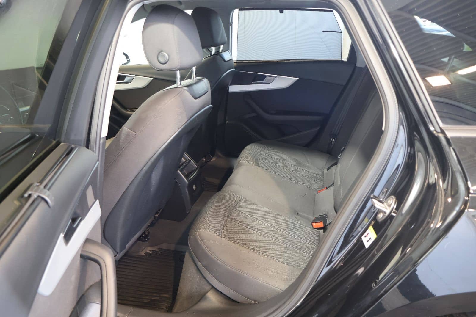 Audi A4 Avant 35 TFSI NAVI+CARPLAY+KEY+LED+17" foto 12