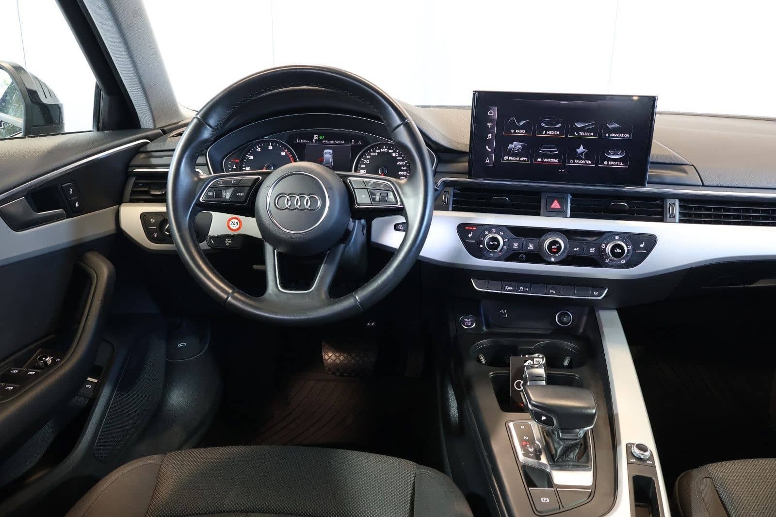 Audi A4 Avant 35 TFSI NAVI+CARPLAY+KEY+LED+17" foto 8