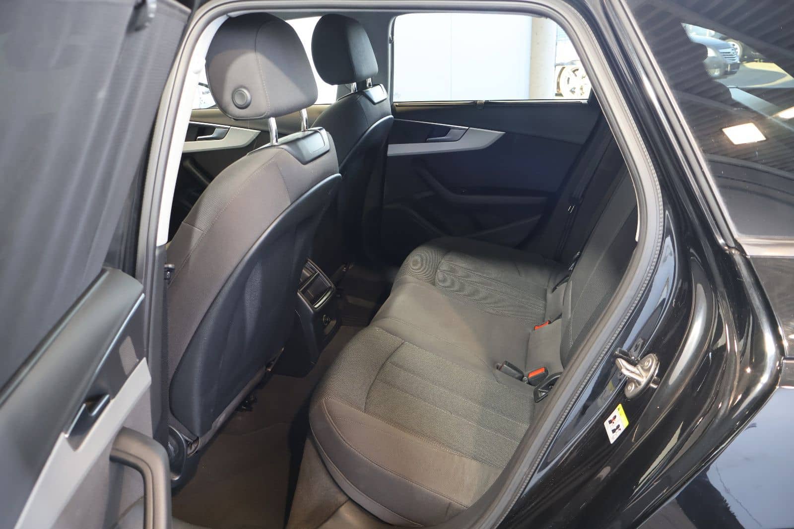 Audi A4 Avant 35 TFSI NAVI+CARPLAY+KEY+LED+17" foto 12