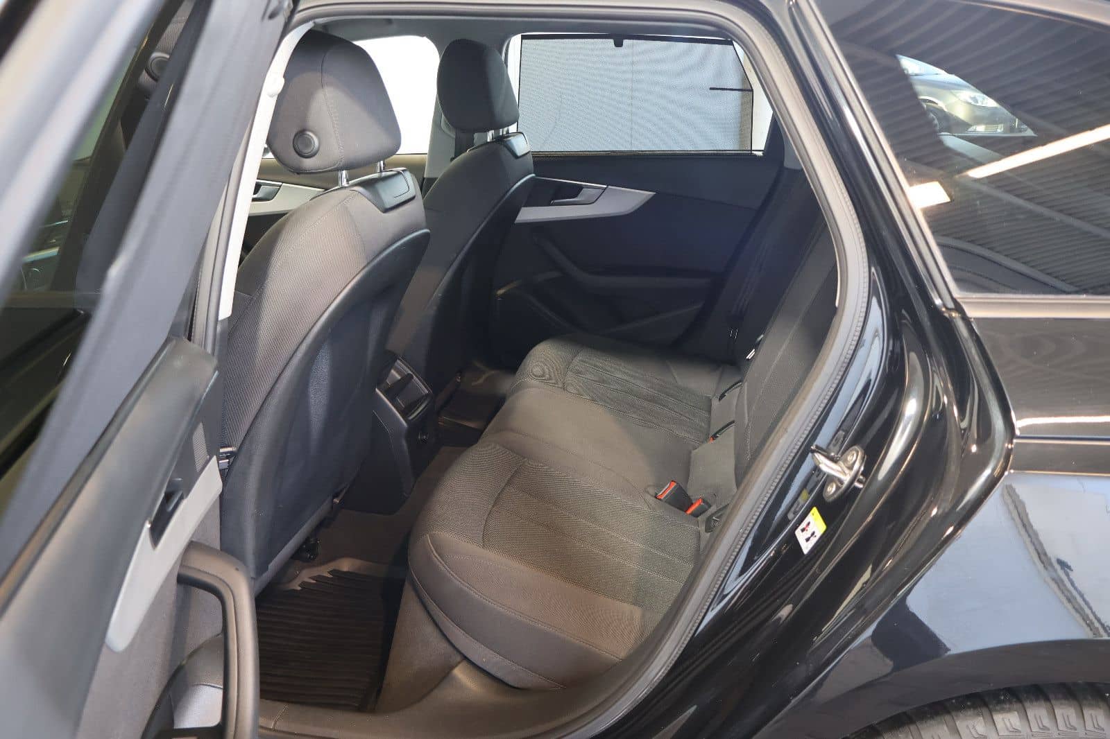 Audi A4 Avant 35 TFSI NAVI+CARPLAY+KEY+LED+17" foto 12