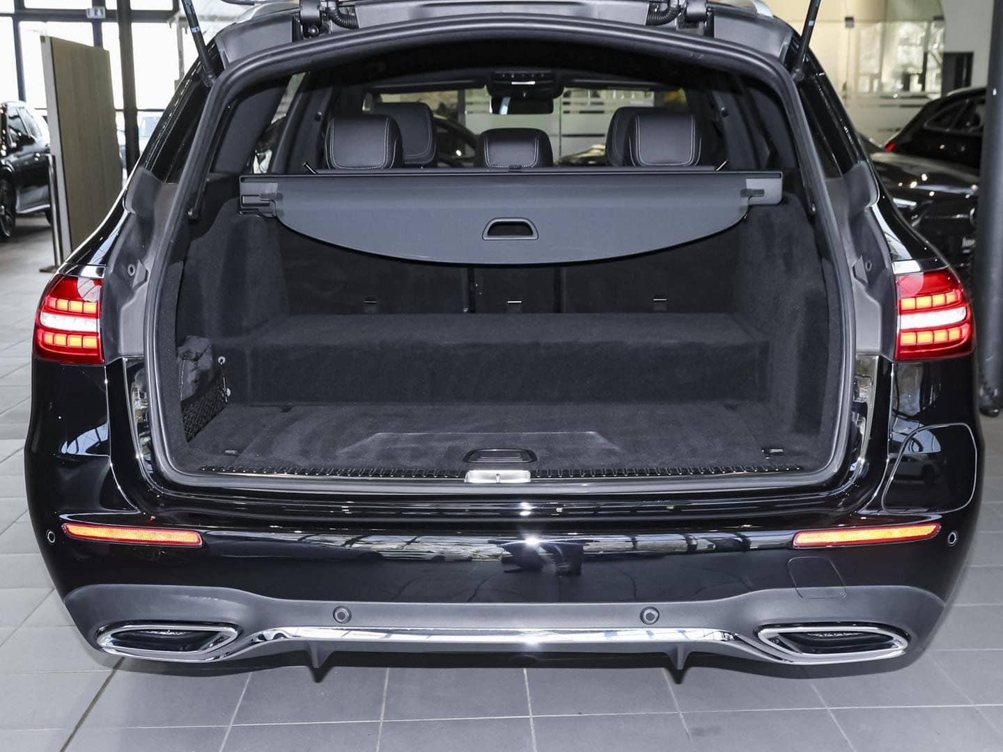 Mercedes-Benz E 300 e T AMG Distronic Burmester 360°-K. AHK foto 13