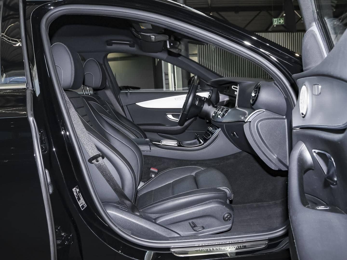 Mercedes-Benz E 300 e T AMG Distronic Burmester 360°-K. AHK foto 6