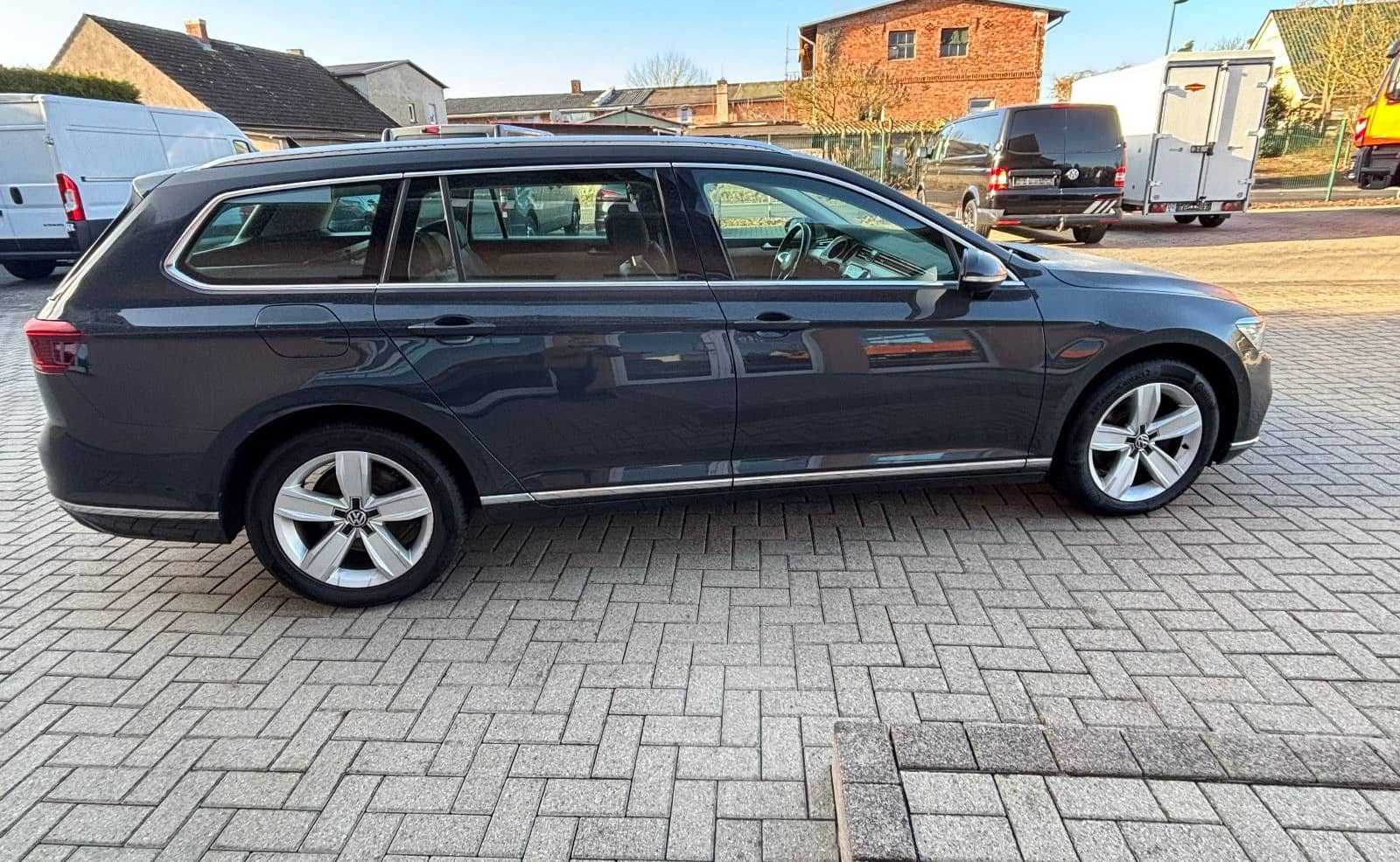 Volkswagen Passat Variant Elegance (Autom., beheizb. Lenkr) foto 6