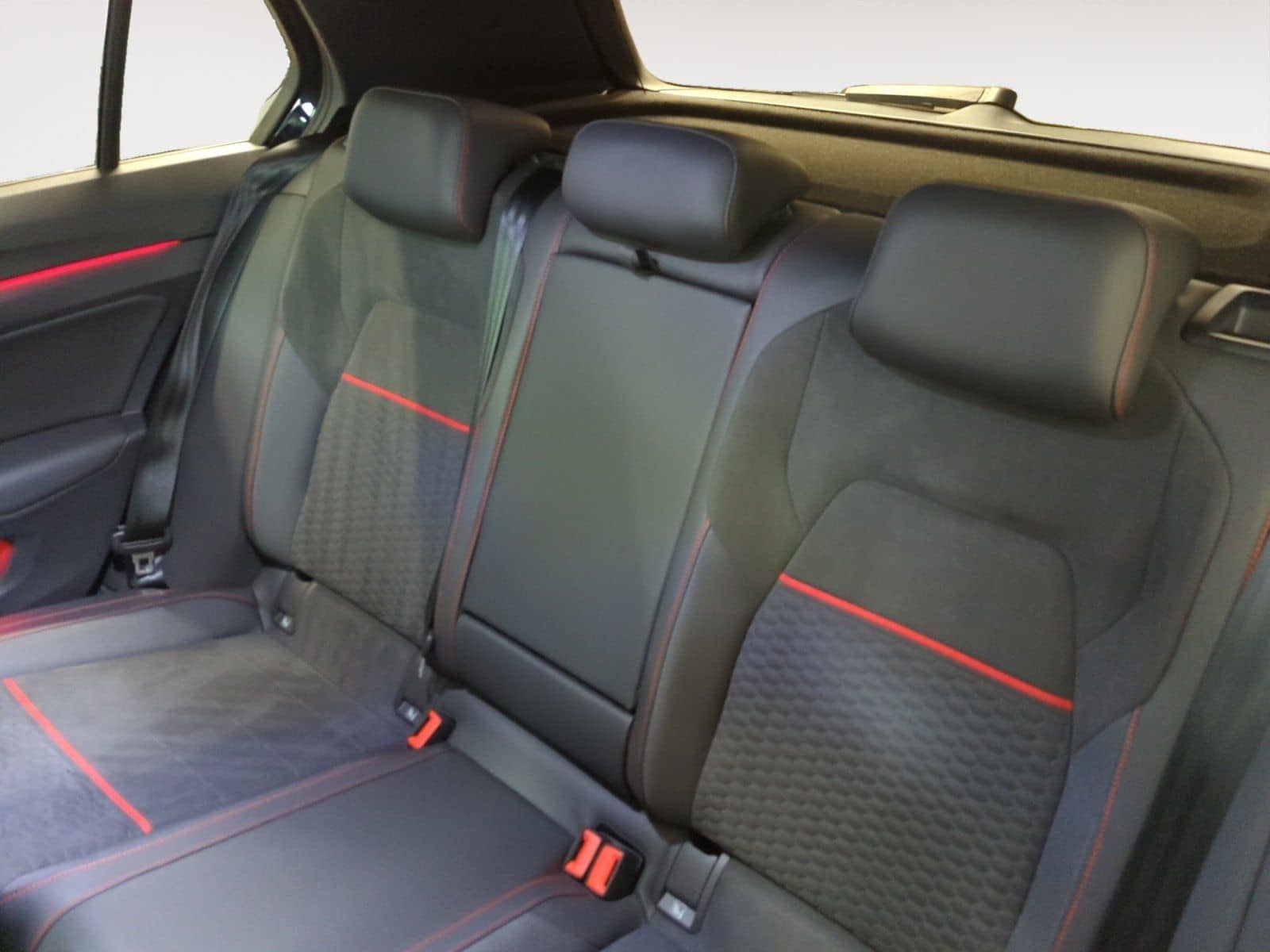 Volkswagen Golf VIII GTI 2.0 TSI DSG Clubsport 45 Vmax270 foto 8