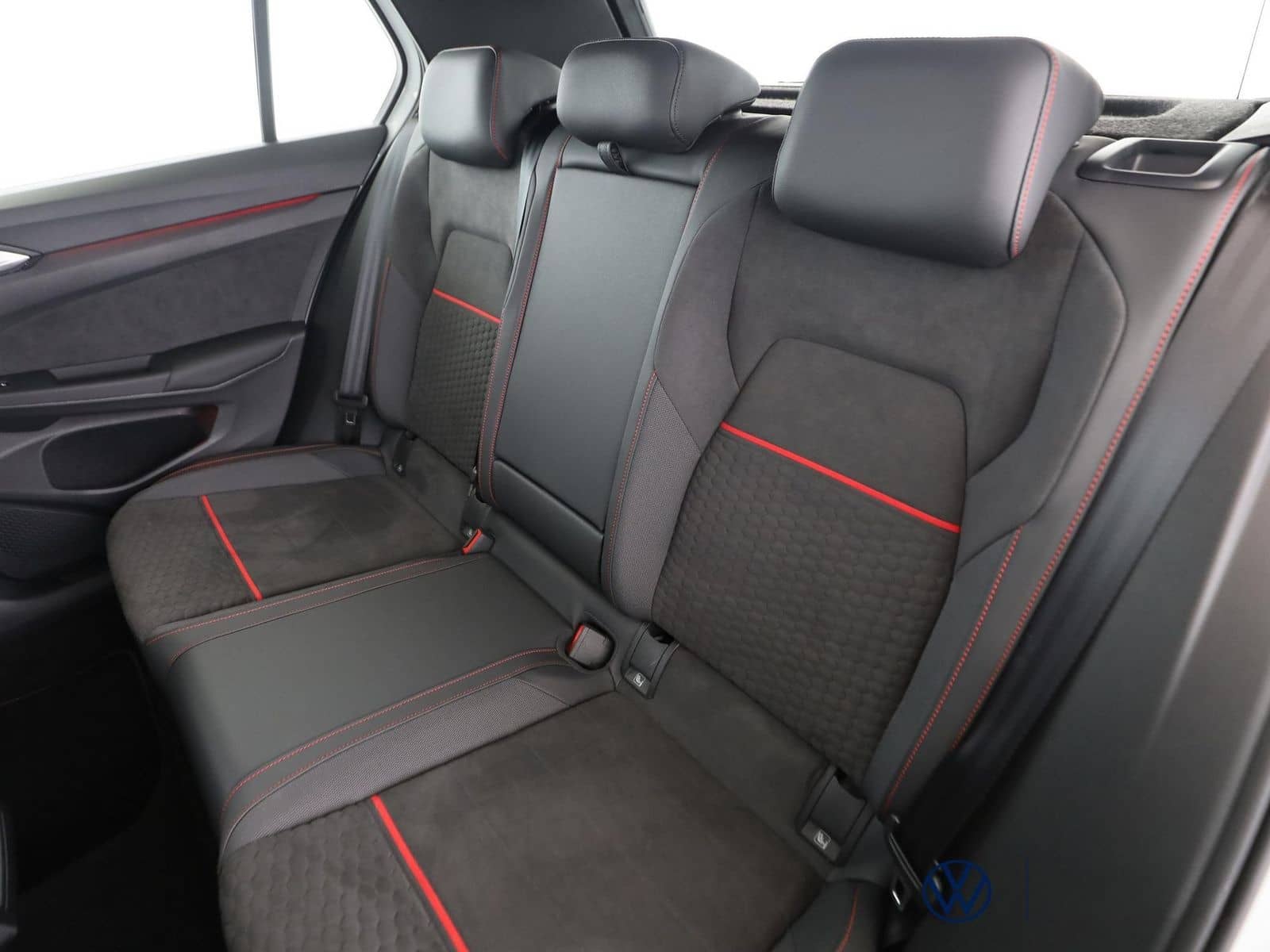 Volkswagen Golf VIII 2.0 TSI GTI Clubsport+HUD+PANO+MATRIX foto 8