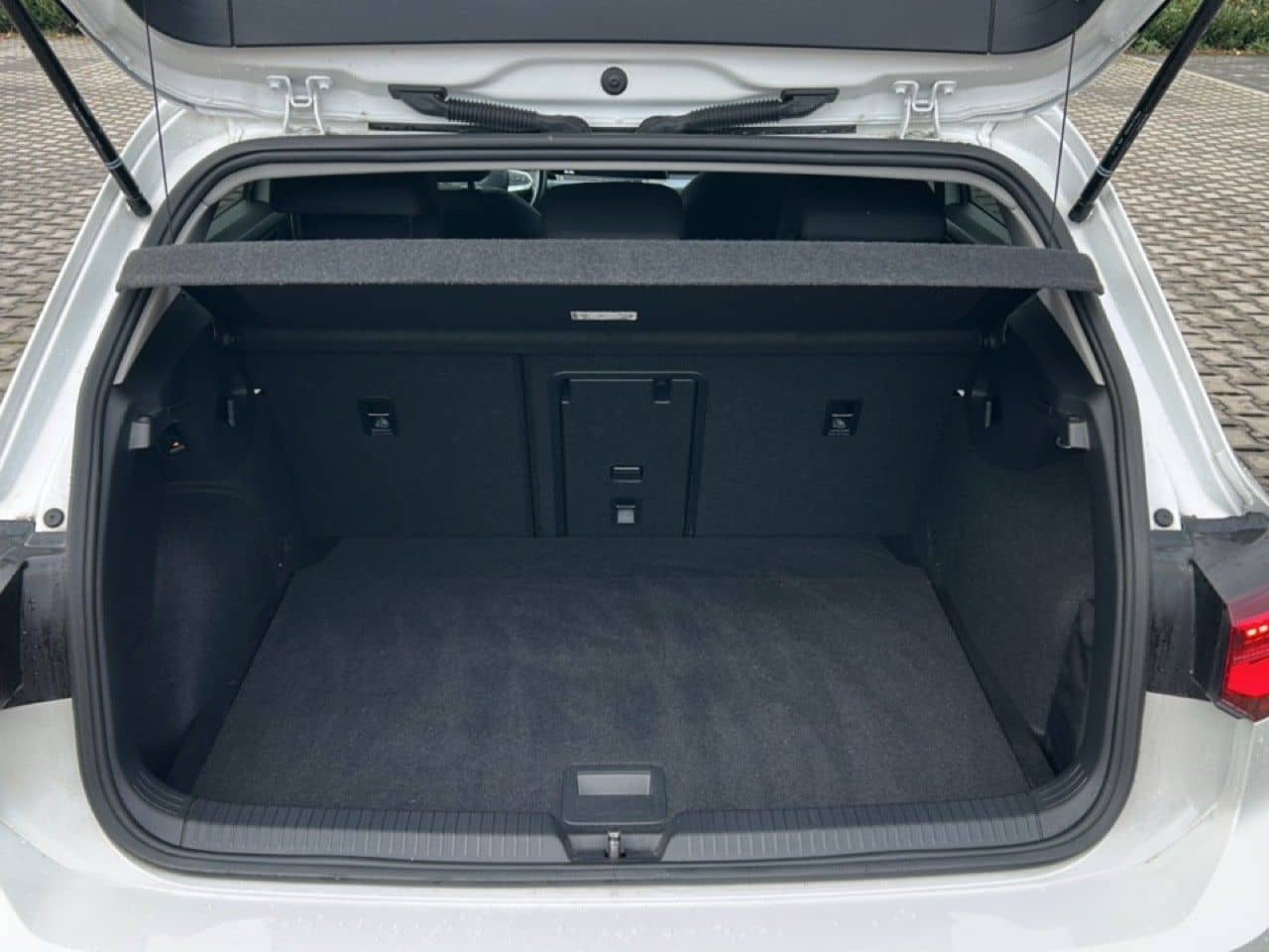 Volkswagen Golf VIII 1.5 TSI IQ-Light/Kamera/AHK/Keyless foto 11